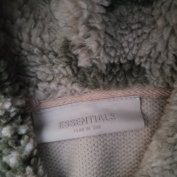 ESSENTIALS CAMO FLEECE JACKET - Picture 3 of 5